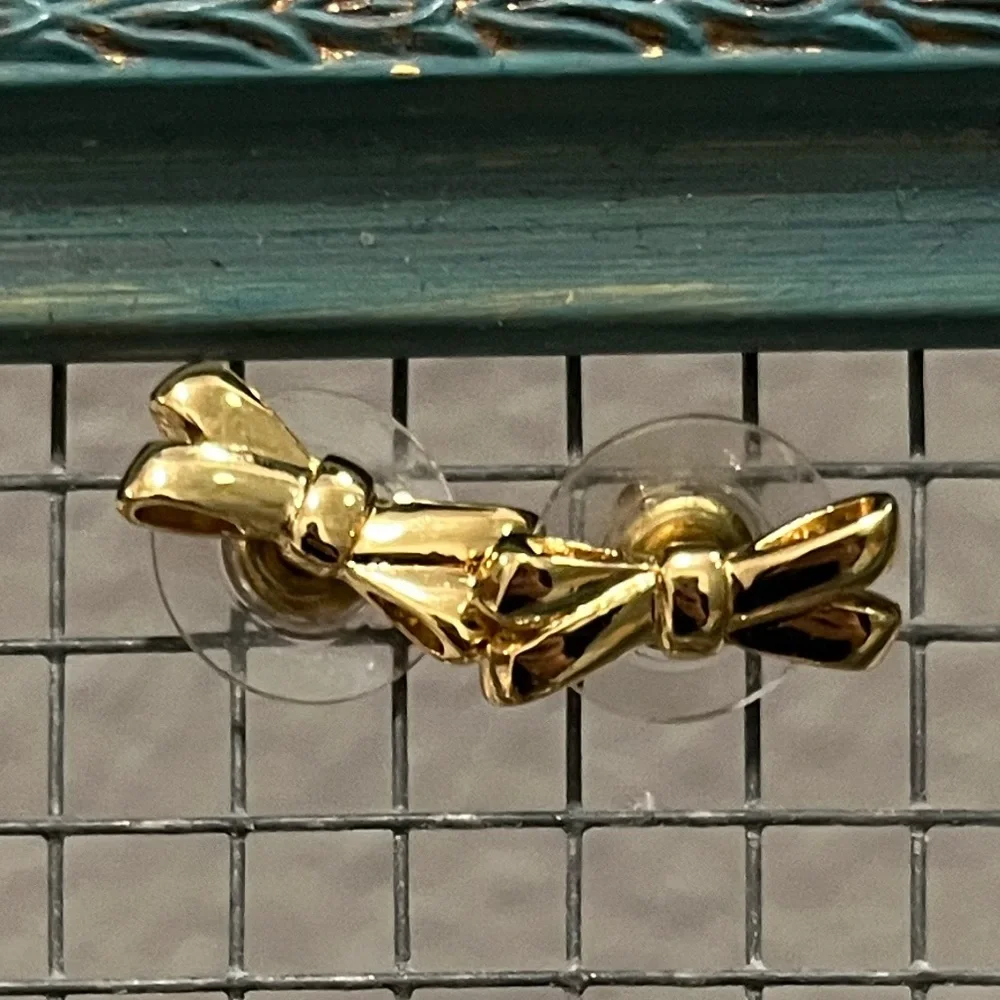 Kate Spade ♠️ bow studs - Picture 2 of 3